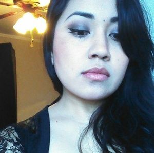 Meet your Posher, Violeta